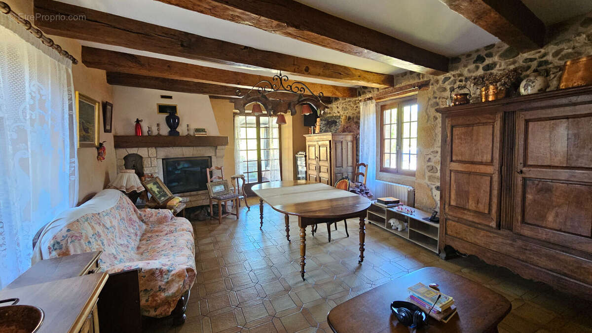Maison à SAINTE-EULALIE-D'OLT