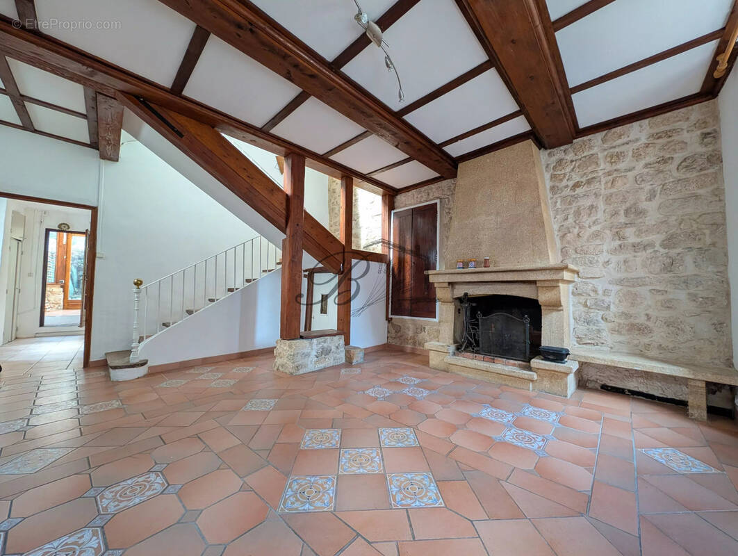 Maison à LA BASTIDE-DES-JOURDANS
