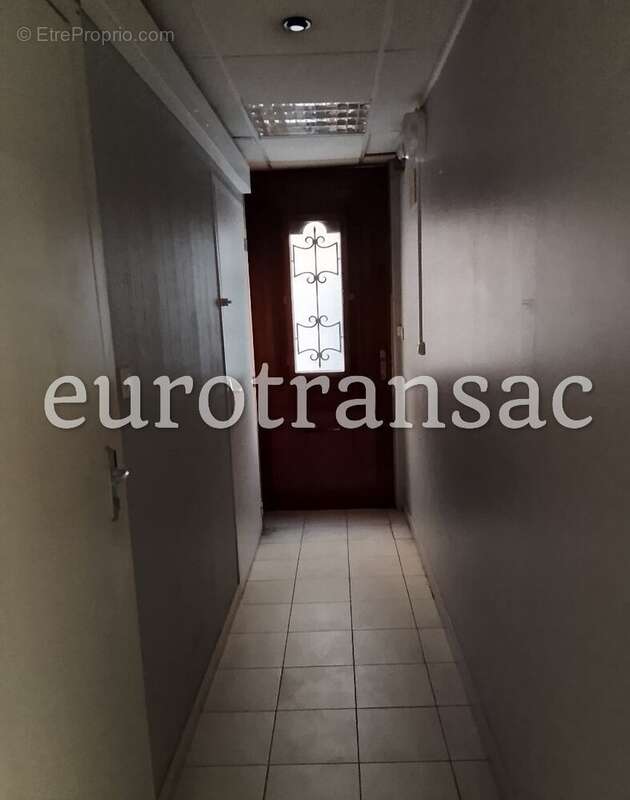 Droit au bail à vendre  Local commercial 60,81 m²  Centre historique de Pézenas - photo 9