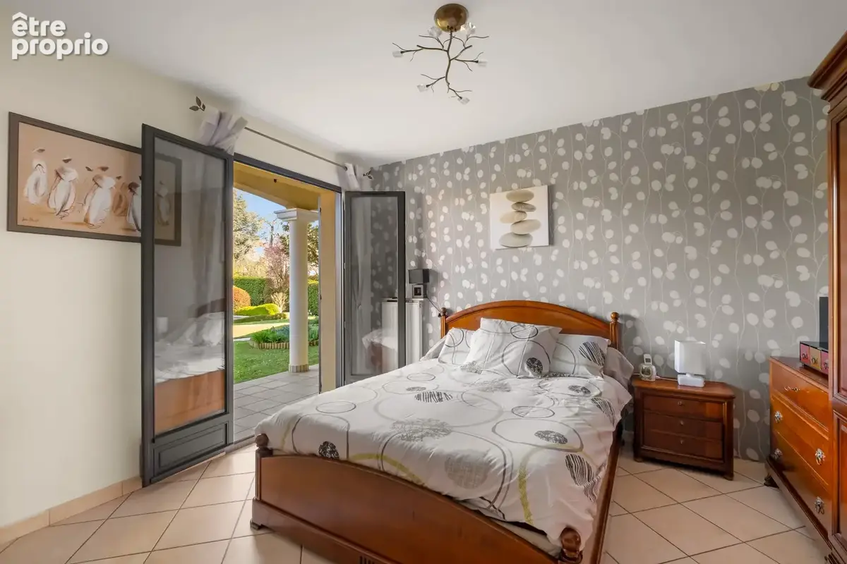 Tassin Maison familiale de 234 m2 avec un magnifique jardin de 1969 m2 - photo 12