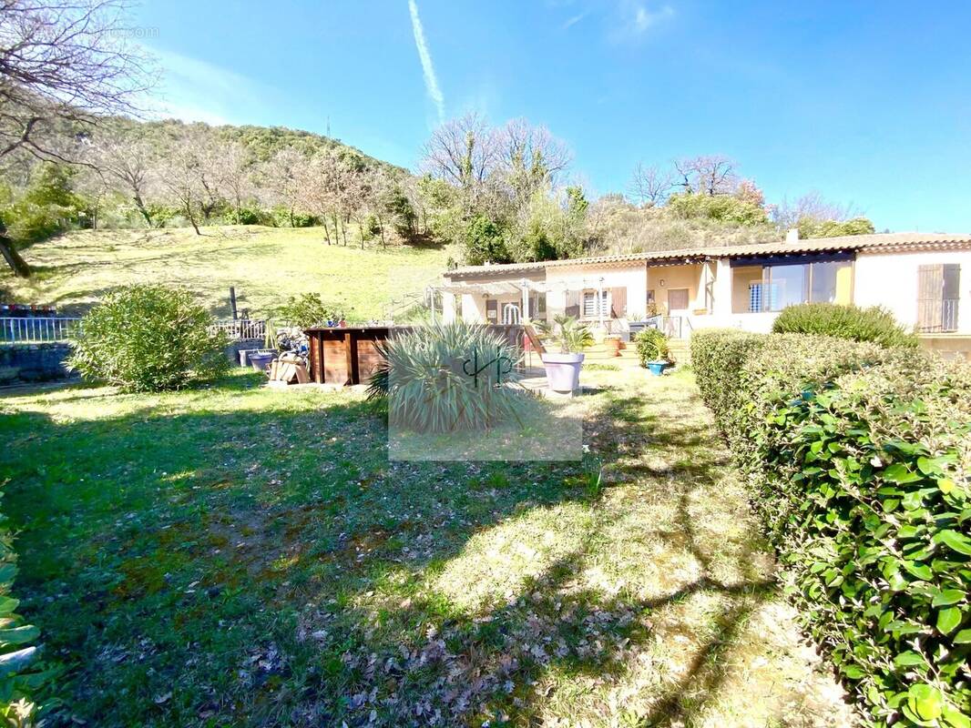 Maison à ROCHEMAURE