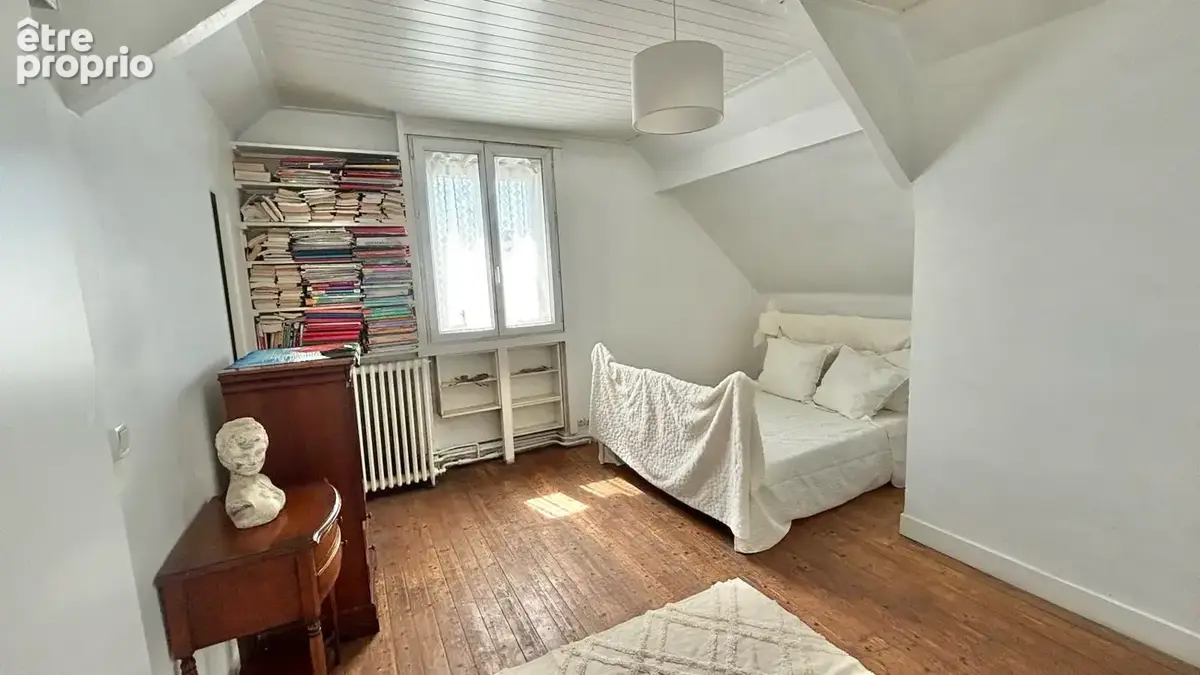 Belle meulière de caractère avec 4 chambres et un jardin. - photo 15
