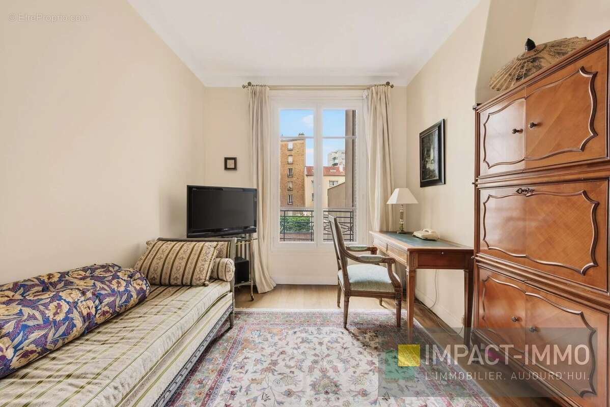 Appartement à COURBEVOIE