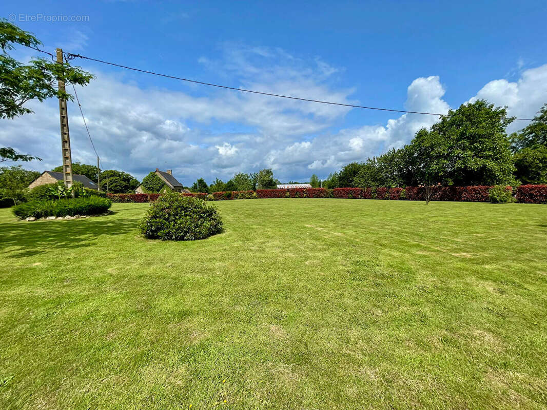 Maison à BAZOUGES-LA-PEROUSE