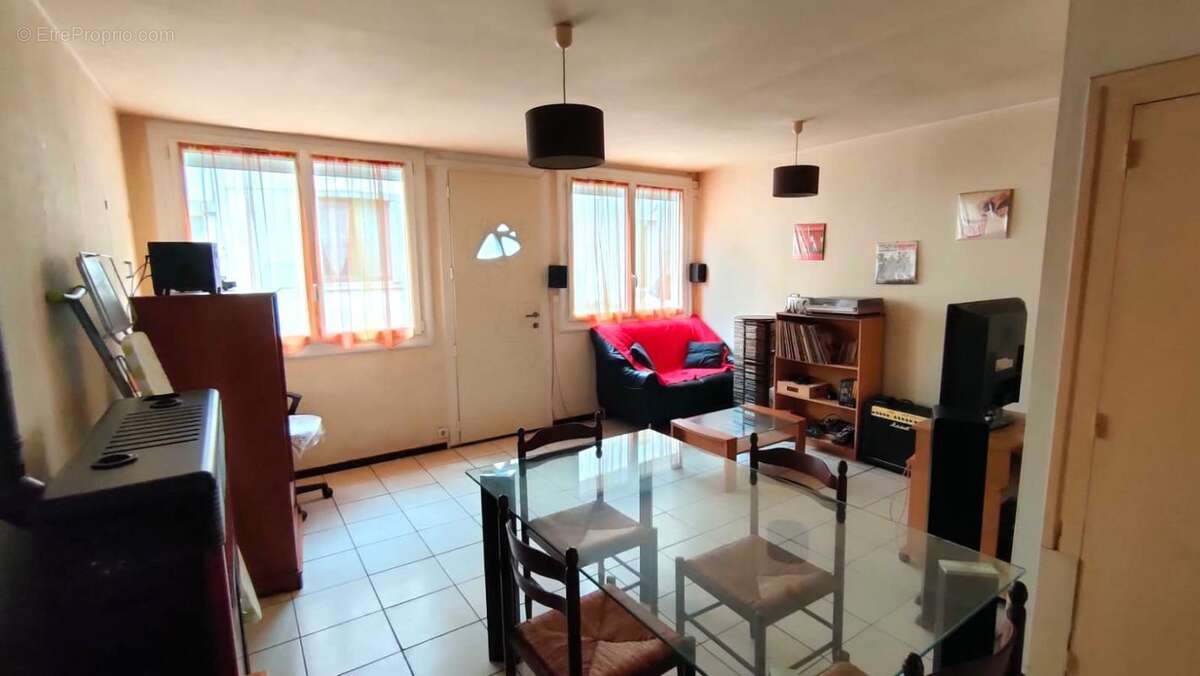 Maison à LES LANDES-GENUSSON
