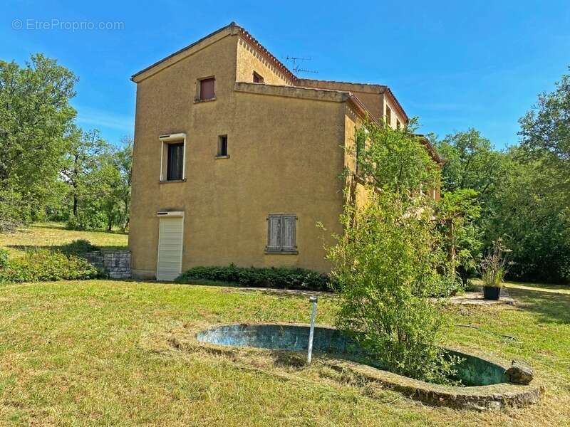 A vendre CRAYSSAC (46) Maison familiale 8 pièces de 200m² habitables - 5 chambres - 2 Vérandas - Terrain de 8000 m² - photo 21