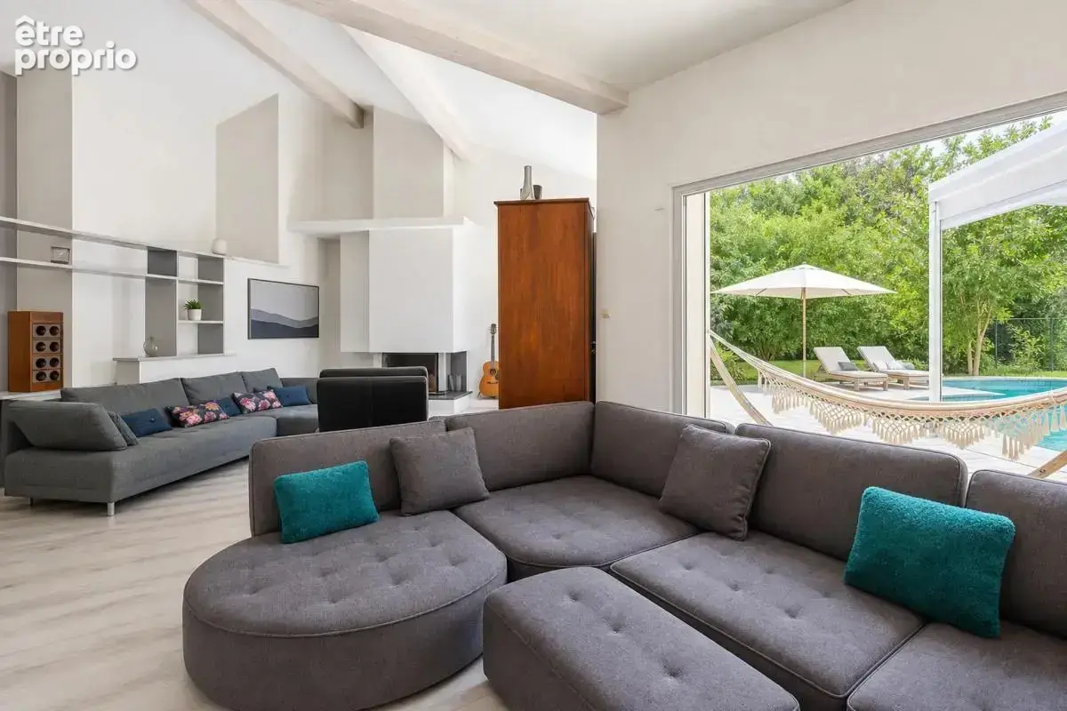 Maison de 8 pièces de 210 m² à Saint-Cyr-sur-le-Rhône - photo 8