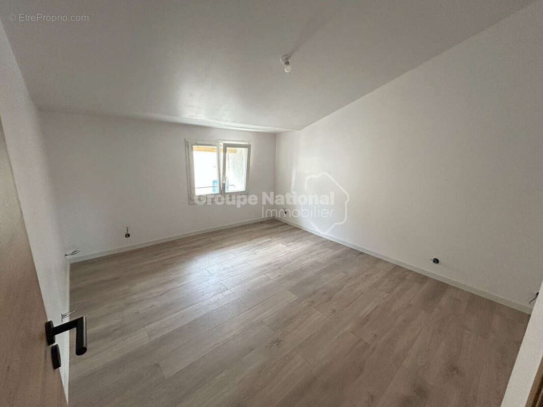 Maison de village rénovée d'environ 137m² avec jardin, piscine et garage - châteauneuf-du-pape - photo 10