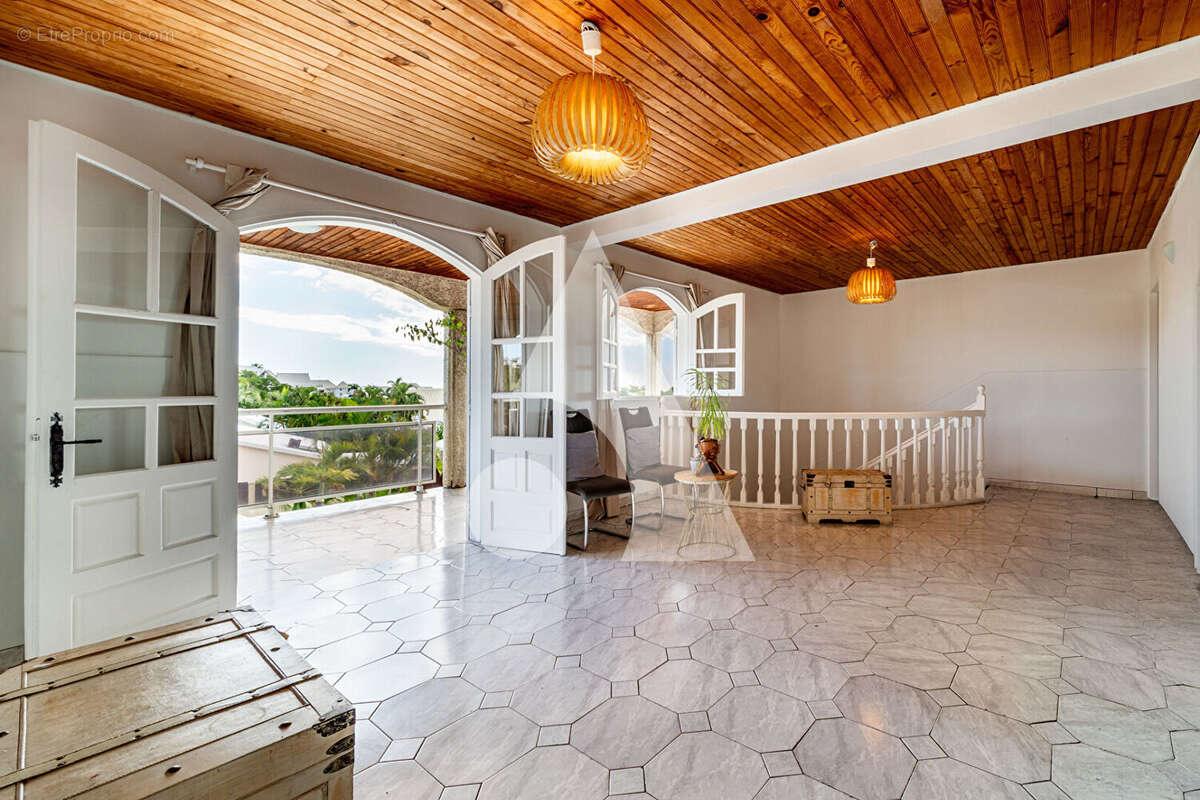 Exclusif  à la Possession la villa de tous vos projets. - photo 11