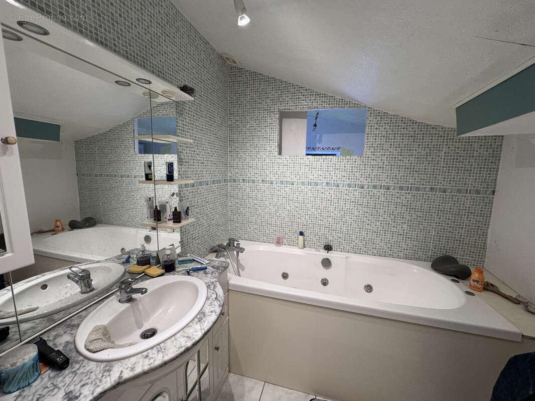 Maison à SULLY-LA-CHAPELLE