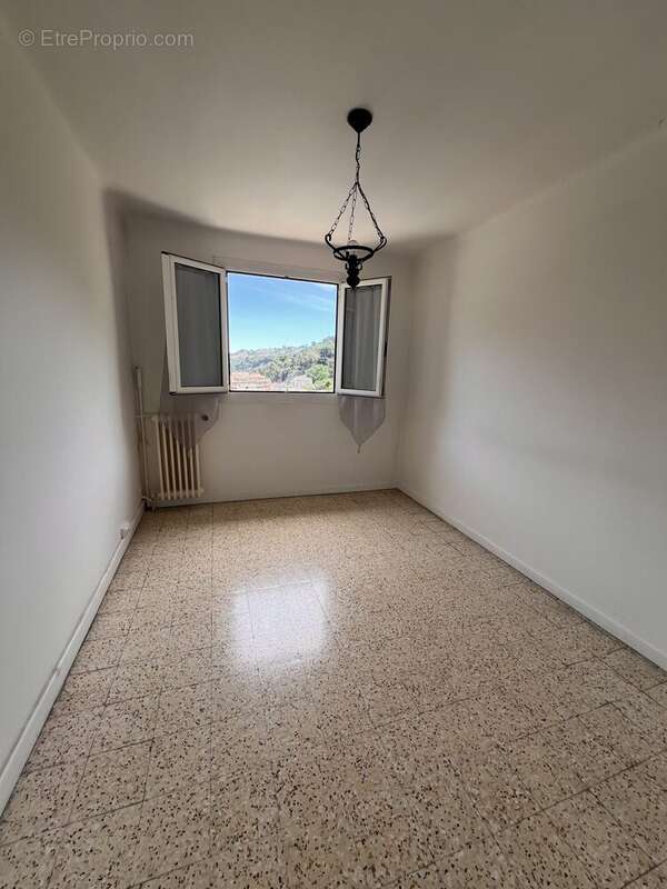 Chambre 2 - Appartement à NICE