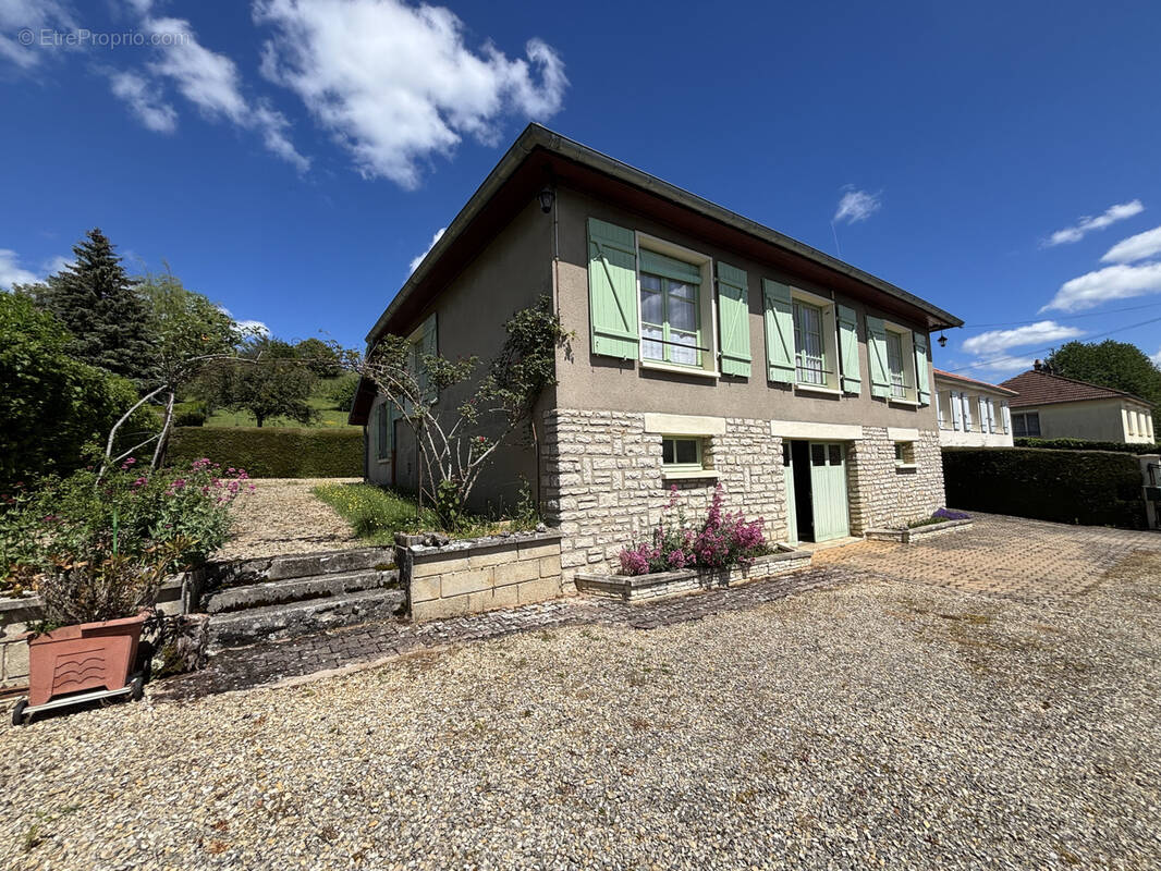 Maison à LEUGLAY