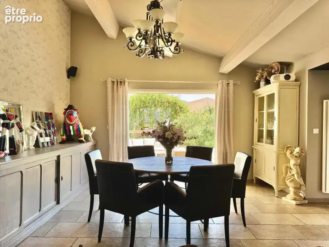 Ensemble immobilier de caractère à Malaucène : grande habitation de charme, hangar et dépendances professionnelles - photo 9