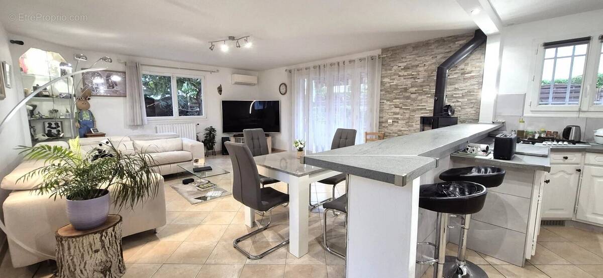 Maison à SAINT-LAURENT-DU-VAR