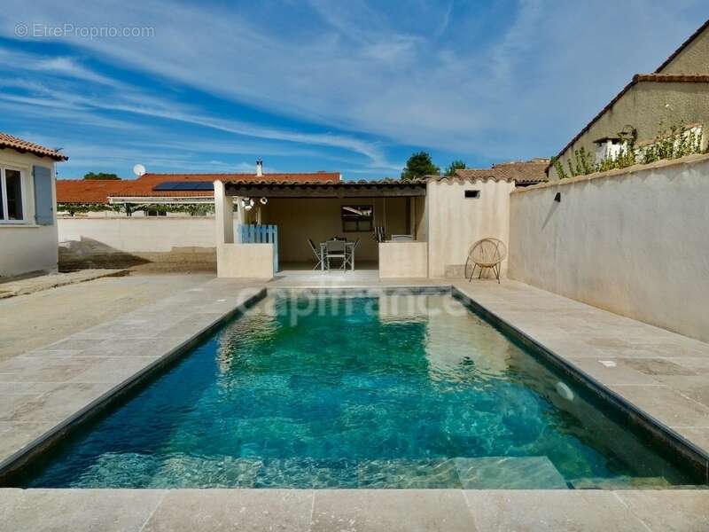 Maison de 93 m² climatisée avec piscine et dépendance de 50 m² sur la commune de SAINT GILLES (30) - photo 3