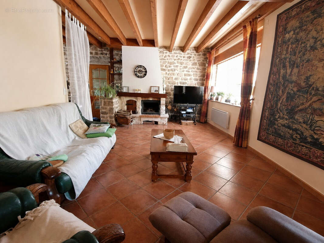 Maison 154 m² à Saint-Chabrais  - photo 7