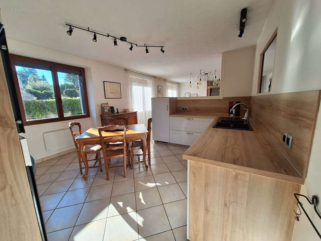 MELRAND - Charmante longère en pierre de 168 m² - 7 pièces - photo 11