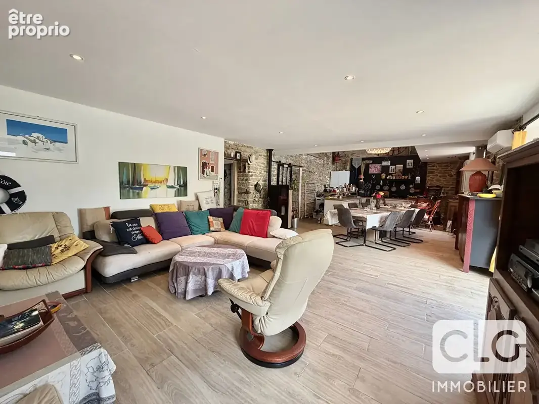 Maison Saint Evarzec 8 pièce(s) 255.95 m2 (dont 1 2 pièces et 1 studio) - photo 5