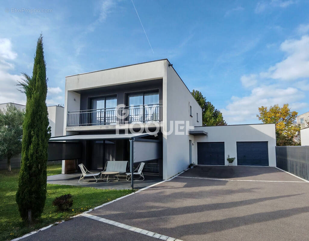 Maison à SAINTE-SAVINE