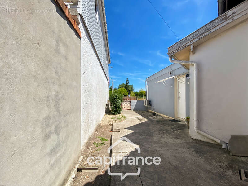 Commerce à LE HAILLAN