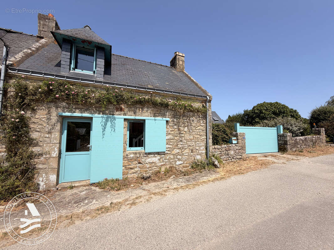 Maison bretonne en pierres - Charme et potentiel au coeur de Locmariaquer - photo 2