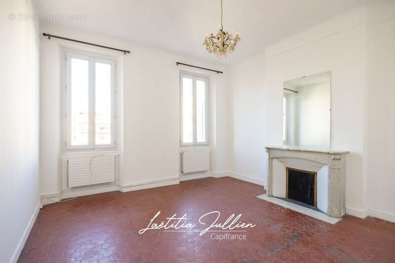 Appartement haussmannien 184.77 m² – 7 pièces – Intégralité du palier – Marseille 8ᵉ - PERIER - photo 5