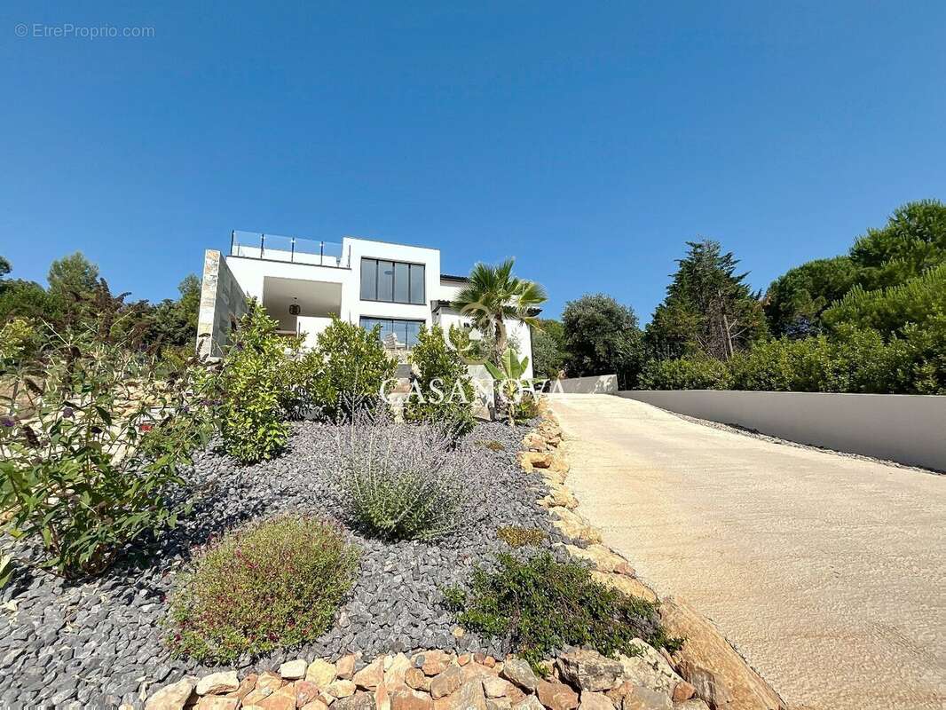 VUE PANORAMIQUE, dans un environnement calme et verdoyant sans être isolé, VILLA CONTEMPORAINE 2023 située dans un quartier rési - photo 10
