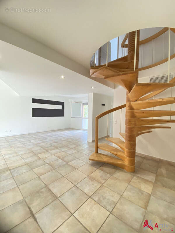 ENTREE - Appartement à VILLENEUVE-LES-AVIGNON