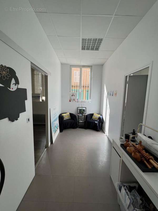 Photo 4 - Commerce à TARARE