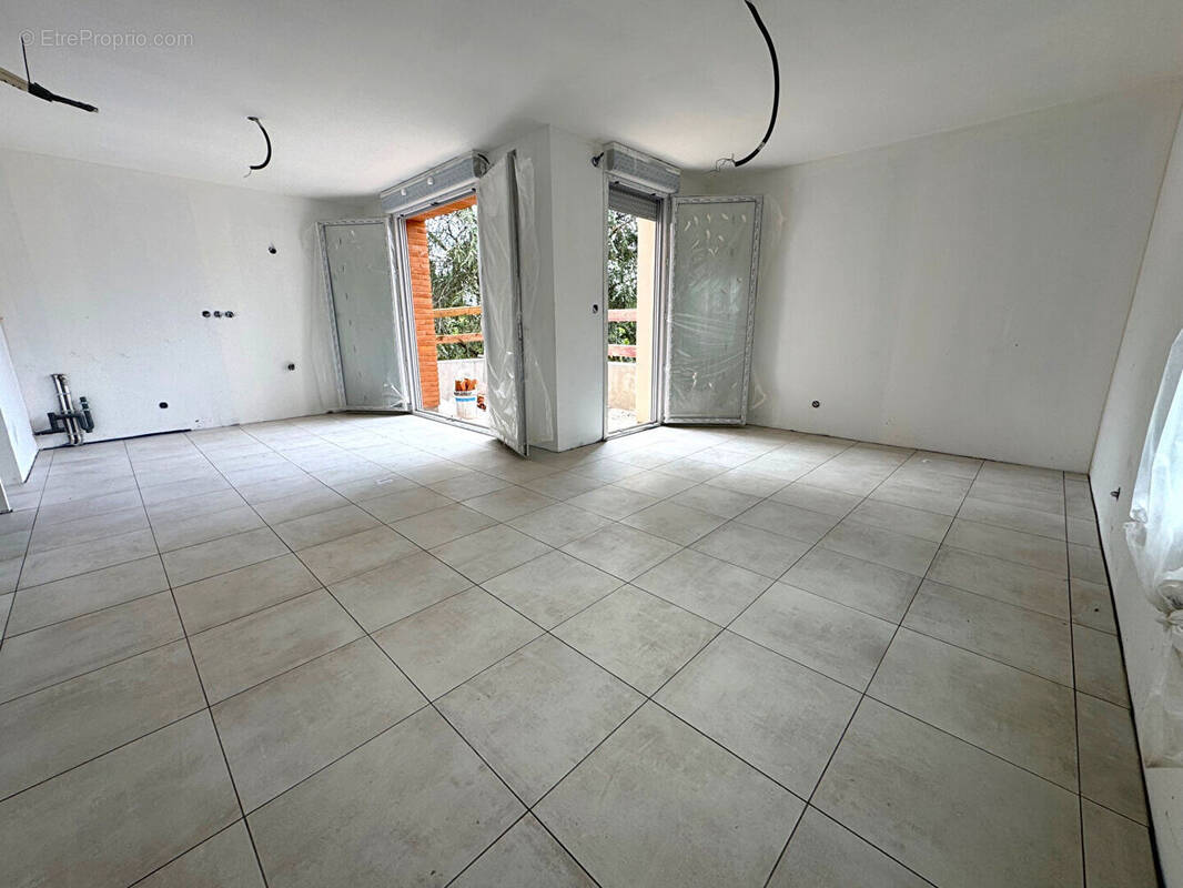 Appartement 4 pièces 86 m² + Terrasse + 2 Parking ! - photo 2