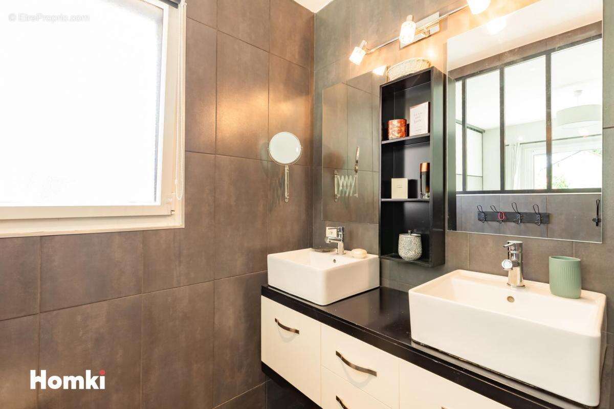 Maison à LABRUGUIERE