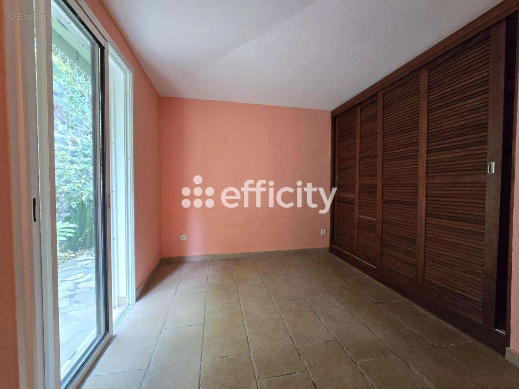 Maison à L&#039;ETANG-SALE