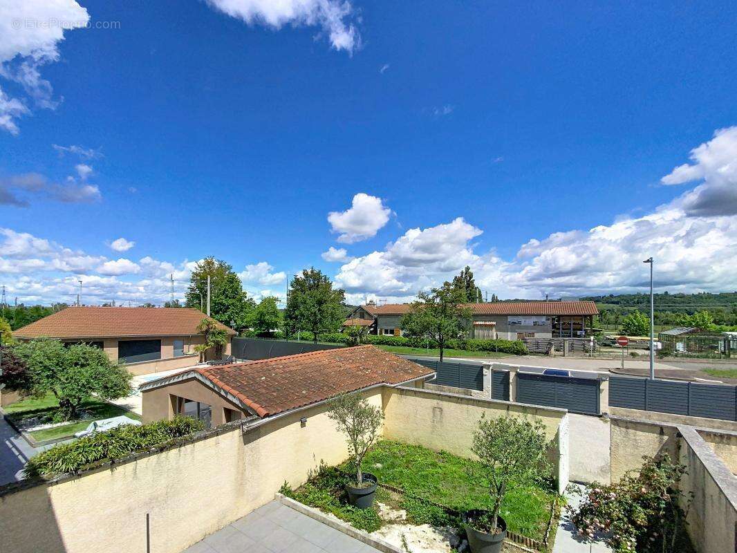Maison -  chambres - Mezzanine - Terrasse - Garage - Places de stationnement - Au cœur du village - Proche toutes commodités - photo 19