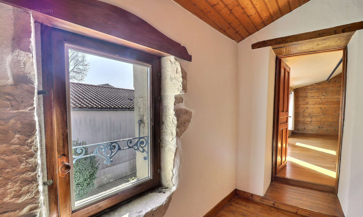 Propriété de caractère   260 m2 - Charme et élégance à Vouhé - photo 8