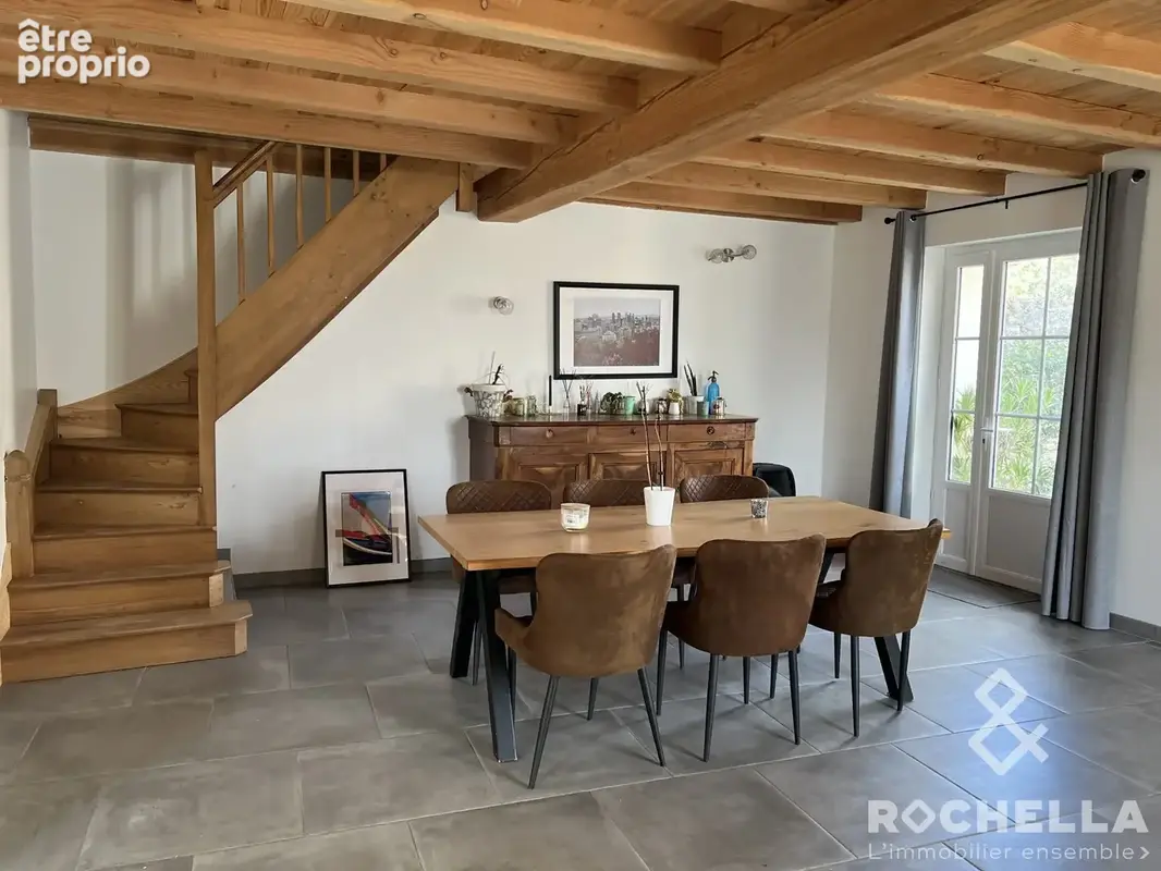 Maison 129 m² à Puyrolland  - photo 4