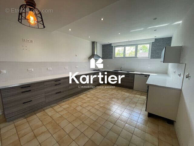 Maison à SAINT-MEDARD-DE-GUIZIERES