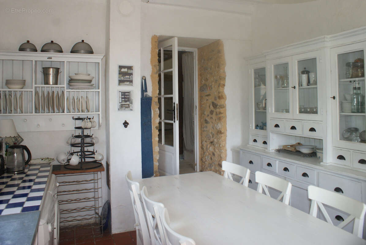 A VOIR. Belle maison en pierre de 4 chambres avec dépendances et vues sur terrain d'environ 2811m2 - photo 3