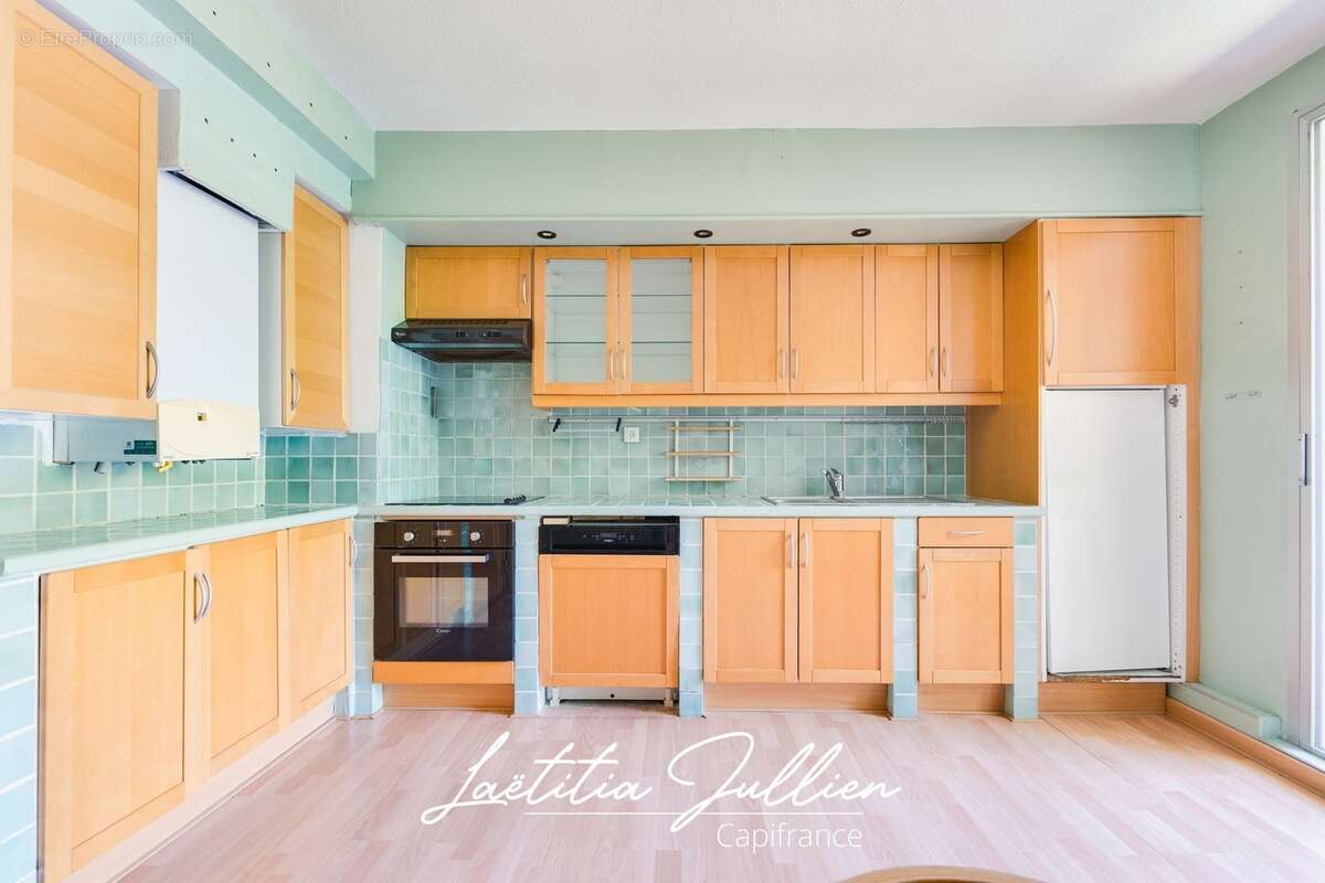 En exclusivité par Laëtitia JULLIEN – Marseille 10ème – Les Collines – T4 traversant de 83,83 m² avec balcon et loggia au pied d - photo 12