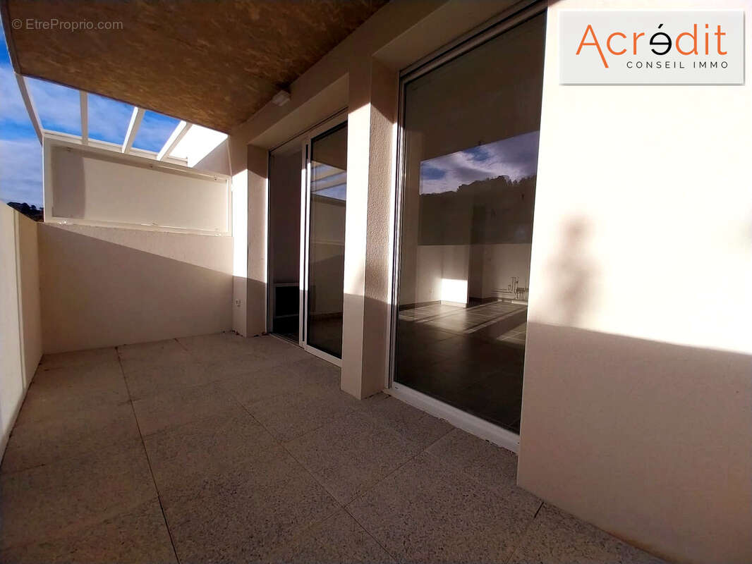 OPPORTUNITÉ RARE à Clermont-l'Hérault ! T2 disponible immédiatement avec Terrasse & Box. - photo 2
