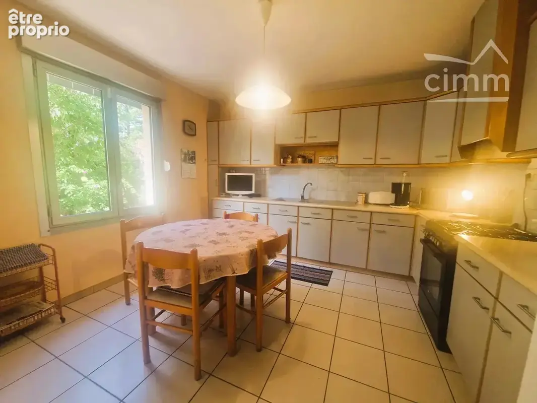 BOURGOIN-JALLIEU – BIEN RARE ! 381,50 m² sur 1 528 m² : maison de fonction 85,50 m² + 6 bureaux + garage – Fort potentiel locati - photo 17