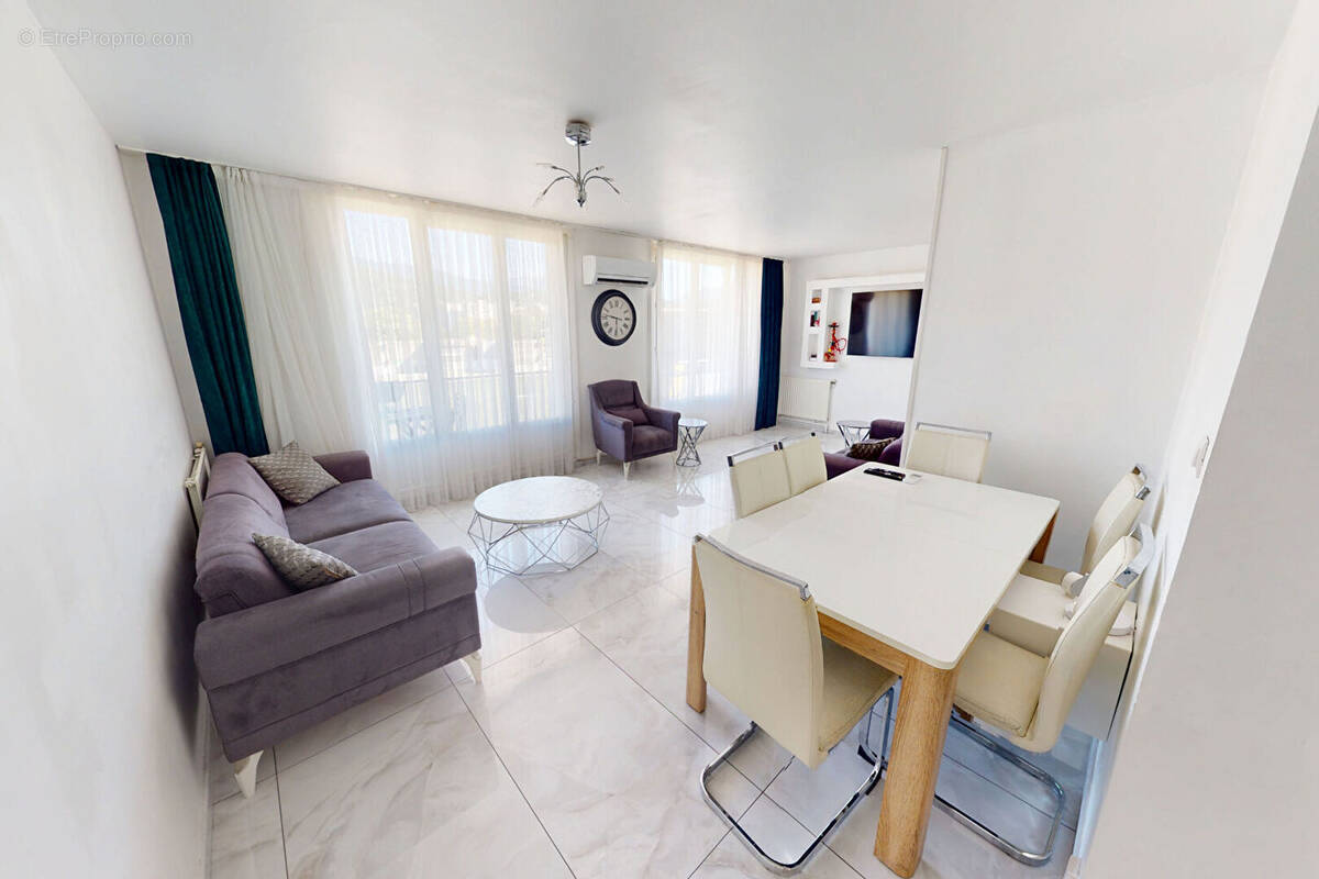 Appartement à SAINT-MARTIN-D'HERES