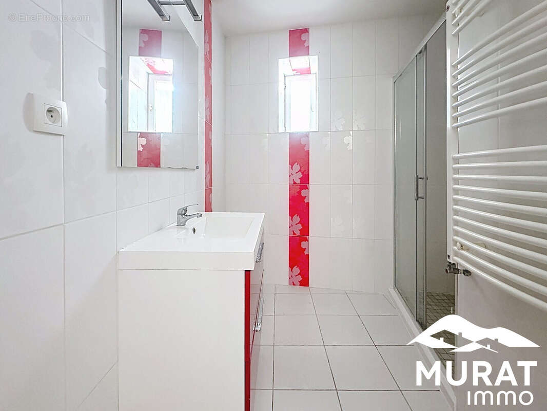 Appartement à VEYRE-MONTON