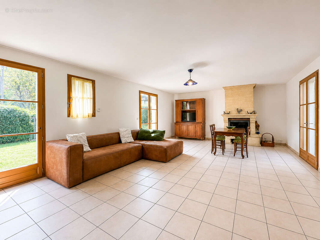 Vente maison traditionnelle de 7 pieces proche de la forêt de plaisir - photo 7