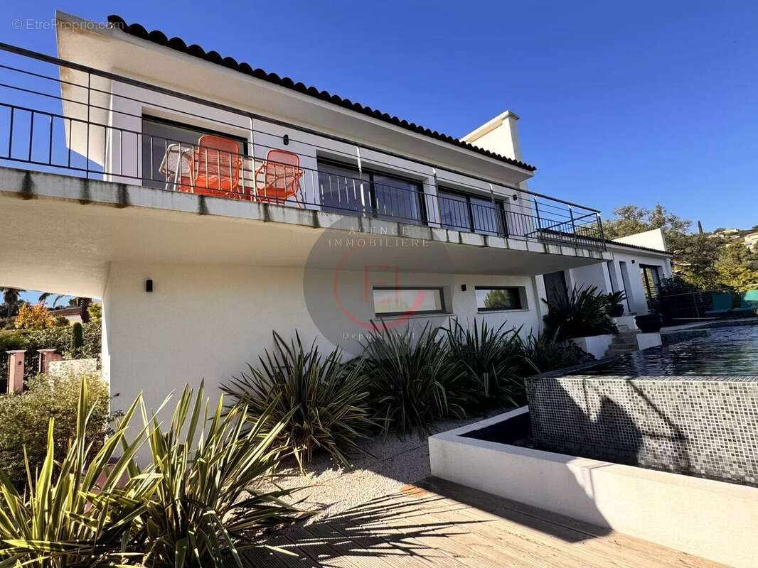 Maison à LES ADRETS-DE-L&#039;ESTEREL