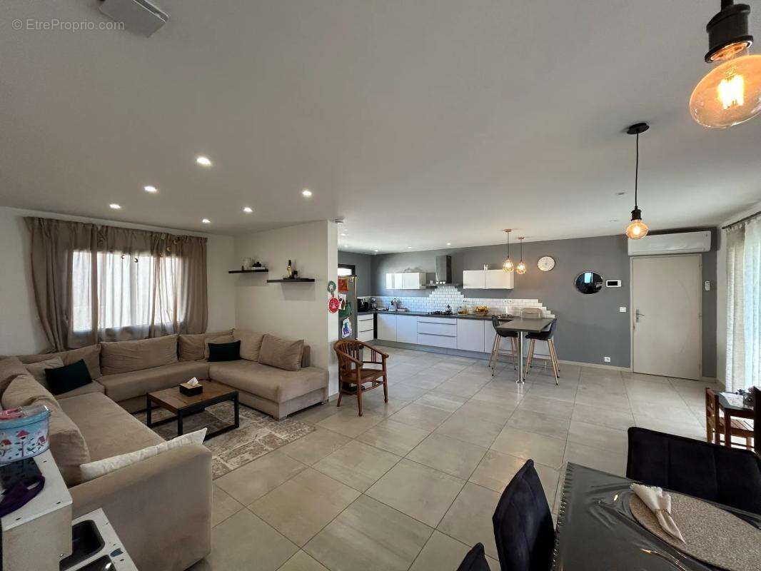 Maison à MONTELIMAR