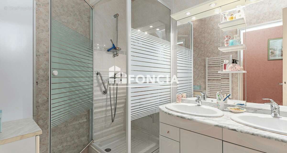 Appartement à LE MESNIL-ESNARD