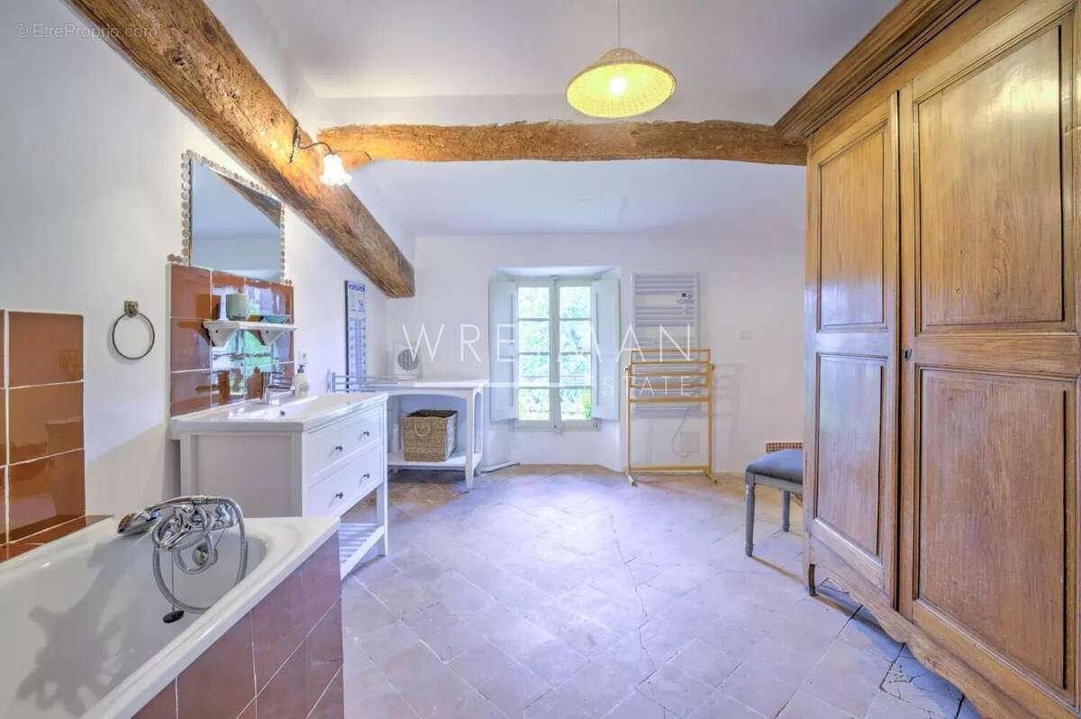 Maison à TOURRETTES