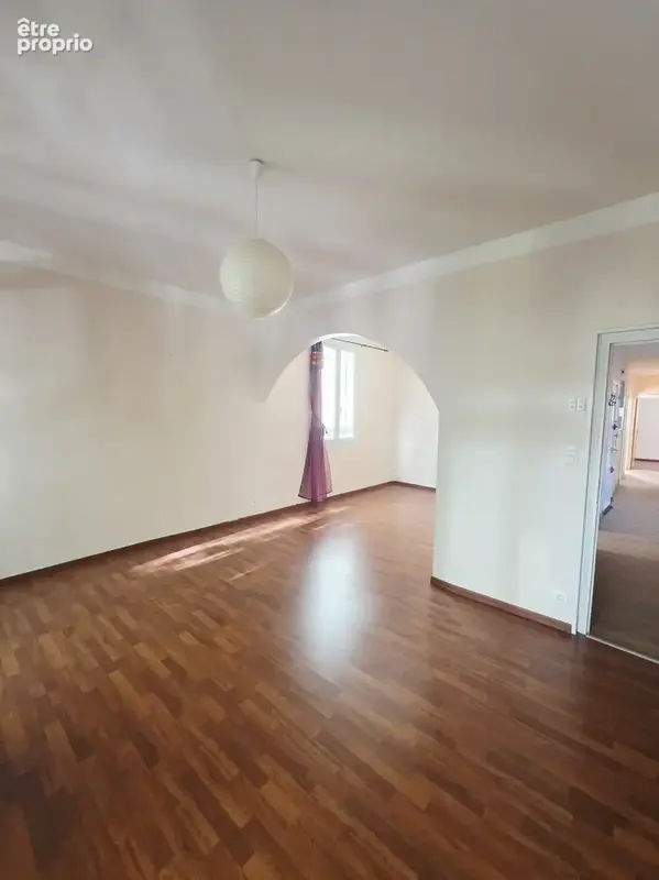 Appartement T4 traversant de 94 m2 avec double garage, balcon et cave - photo 4