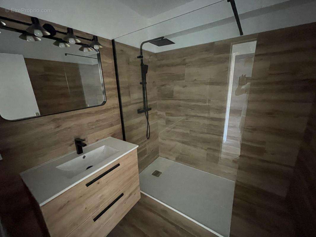 A vendre six-fours-les-plages 83140 appartement 2 pieces renove garage - photo 4