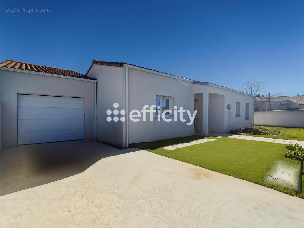 Maison à SAINT-SAUVEUR-D'AUNIS